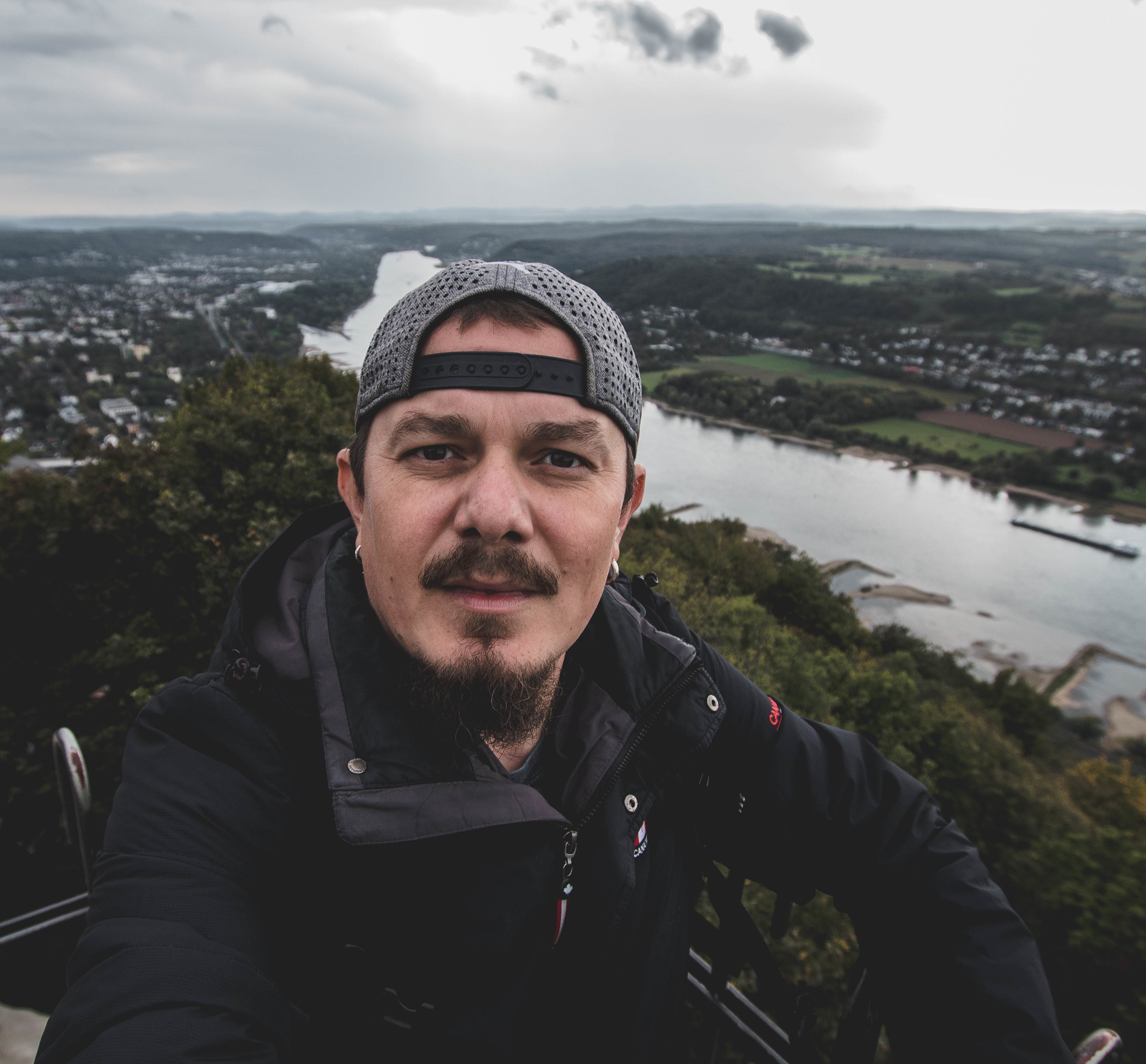 Contact me! That's me!